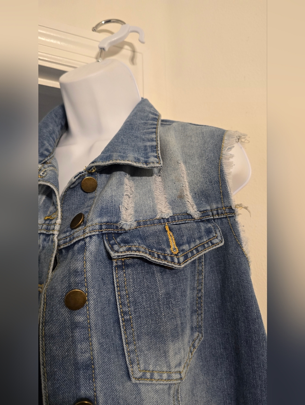 Distressed oversized Blue Collared Denim Jean Vest Size XL Button Front - Picture 3 of 8